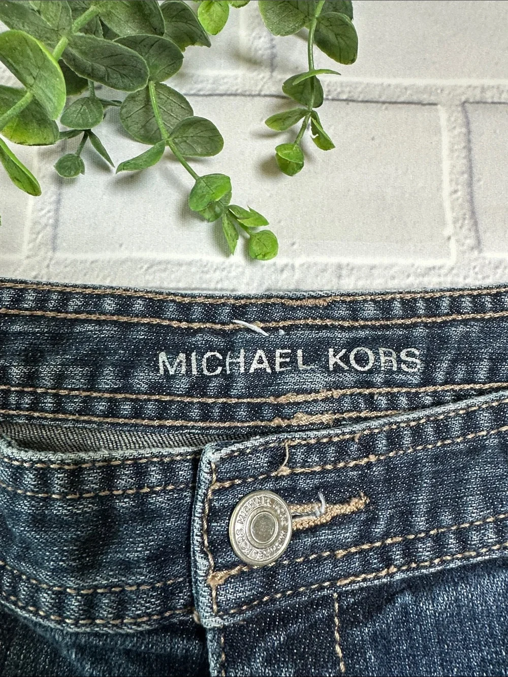 Michael Kors * Ladies Straight Leg Denim Jeans w/ Silver MK Emblem. Sz 10